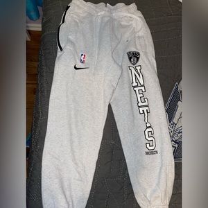 Nike Brooklyn Nets Fleece Courtside Graphic Cuffed Sweatpants Size Small